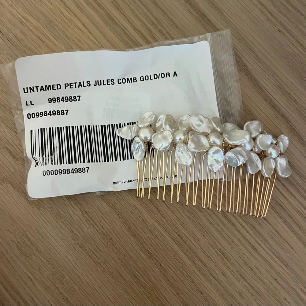 UNTAMED PETALS BY AMANDA JUDGE Pearl and Silver Floral Hair Pin